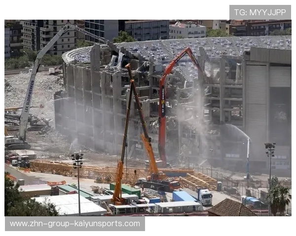 诺坎普翻新惹争议，诺坎普现场视频